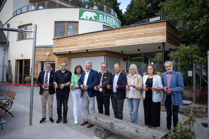 Bärenwald größer und in neuem Glanz. Bei der Eröffnung waren auch Bezirkshauptmann Markus Peham, ...