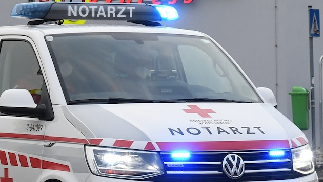 Die Verletzten wurden vom Notarzt versorgt (Symbolbild).