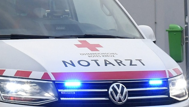 Ein Notarzt-Team versorgte den schwer Verletzten.