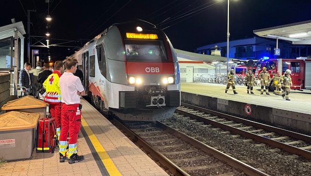 Die Feuerwehr und Rettungskräfte standen im Bahnhof Rattenberg im Einsatz..