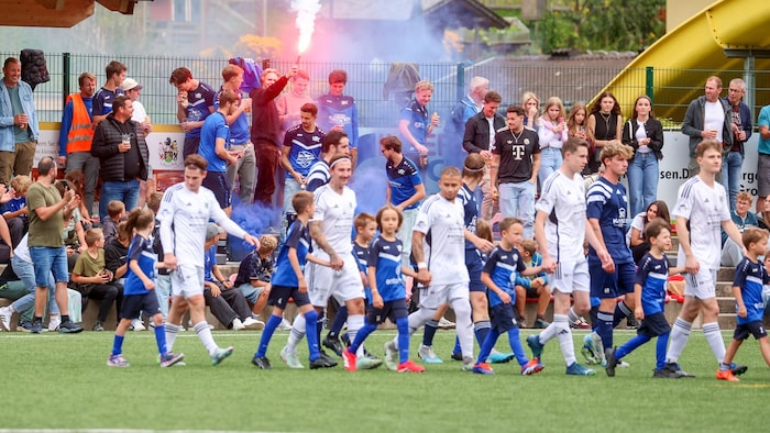Hier eine Szene vom Marsch aufs Feld