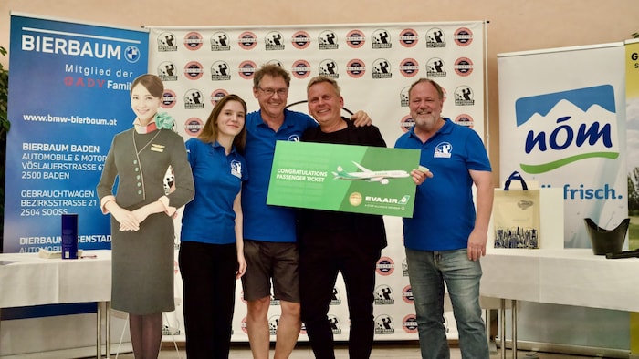 Die Gewinner der Reise mit EVA Air Wien-Asien-Wien im Wert von ca. 3.000 Euro.