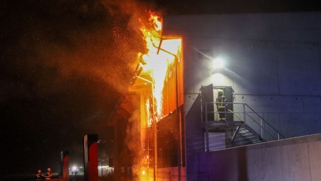 Lodernde Flammen in Riedlingsdorf