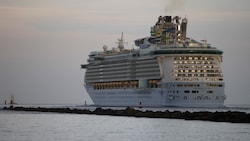 Ein Passagier sprang in Puerto Rico aus Angst vor einer Zoll-Kontrolle mit einem Rucksack voller ...
