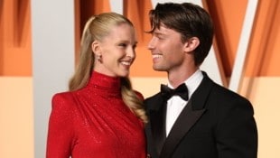 Abby Champion und Patrick Schwarzenegger veröffentlichten jetzt die ersten Fotos ihrer ...