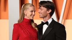 Abby Champion und Patrick Schwarzenegger veröffentlichten jetzt die ersten Fotos ihrer ...