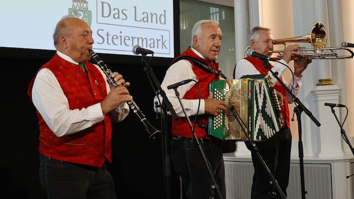 Auch die legendären Stoakogler geben Fritz Kristoferitsch die Ehre.