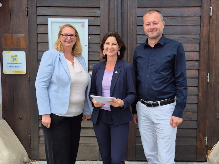 Birgit Petross (M.) schlägt ihre erste Wahl für die ÖVP als Bürgermeisterin. Mit ihr kandidieren ...