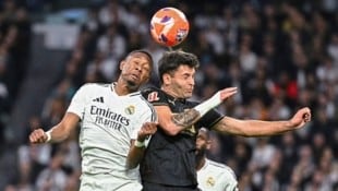 Alaba (li.) legt mit Real Madrid gegen Marseille los.