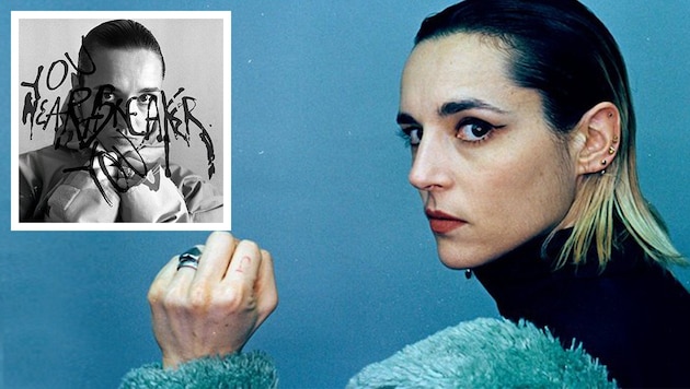 Der Blick ist fokussiert und angriffslustig: Die multitalentierte Künstlerin Jehnny Beth hat ...