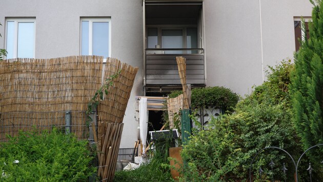 Das Feuer brach im Erdgeschoß aus, Rauch drang in alle Wohnungen.