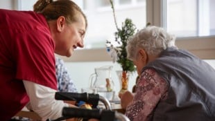 Die Regierung bleibt hart: Bei Pflegekräften wird gespart