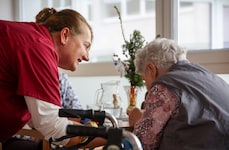 Die Regierung bleibt hart: Bei Pflegekräften wird gespart