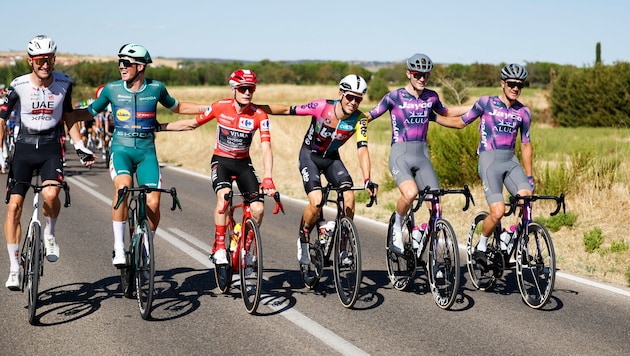 Jonas Vingegaard (3.v.l.) gewann die Gesamtwertung.