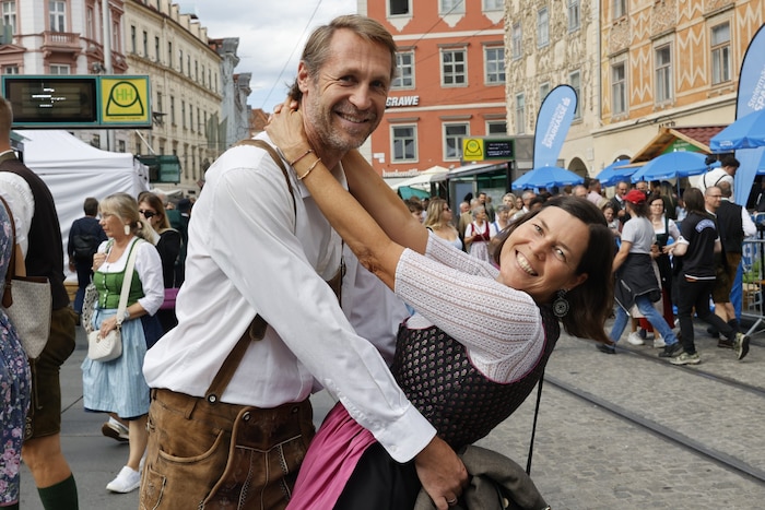 Sabine & Lorenz Schantl aus Graz: „Warum wir hier sind? Ganz einfach! Die schönen Trachten ...