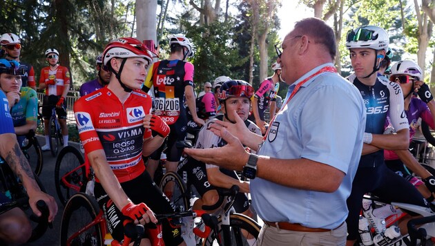 Die Fahrer um Spitzenreiter Vingegaard suchten mit den Veranstaltern eine Lösung.