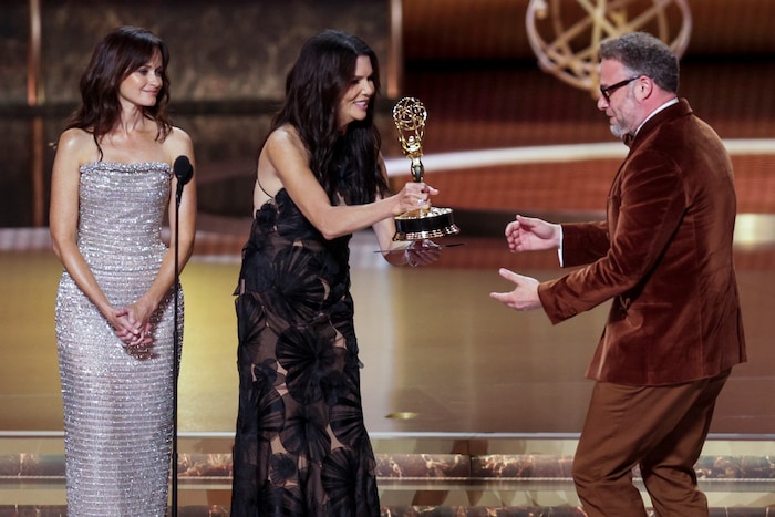 Seth Rogen holte sich seinen Emmy bei Lauren Graham ab.