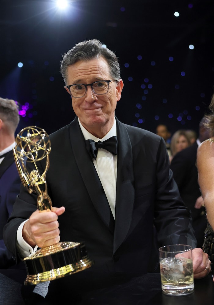 Moderator Stephen Colbert erhielt bei den Emmys viel Applaus.