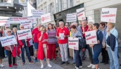 Pensionisten protestierten am Montagmittag in Graz für eine volle Pensionserhöhung