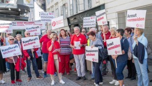 Pensionisten protestierten am Montagmittag in Graz für eine volle Pensionserhöhung