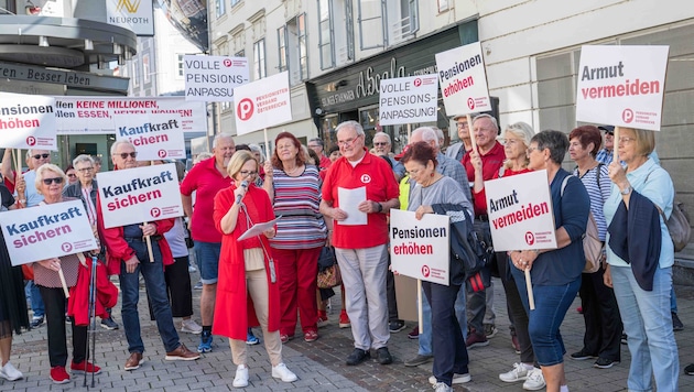 Pensionisten protestierten am Montagmittag in Graz für eine volle Pensionserhöhung