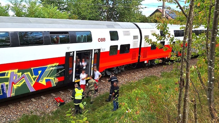 76 Schüler mussten aus dem Zug der Franz-Josefs-Bahn evakuiert werden.
