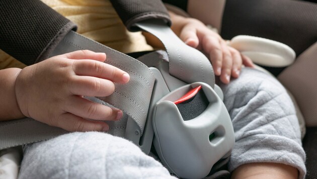 Der Lenker war unter Drogen und ohne Lenkerberechtigung, mit seinem sechs Monate alten Baby ...