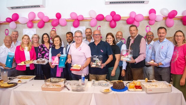 Sie zogen für die gute Sache alle an einem Strang: Edelstals Bürgermeister Gerald Handig (ÖVP), ...