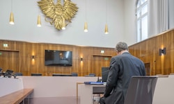 Der Angeklagte beim Prozessauftakt im September.