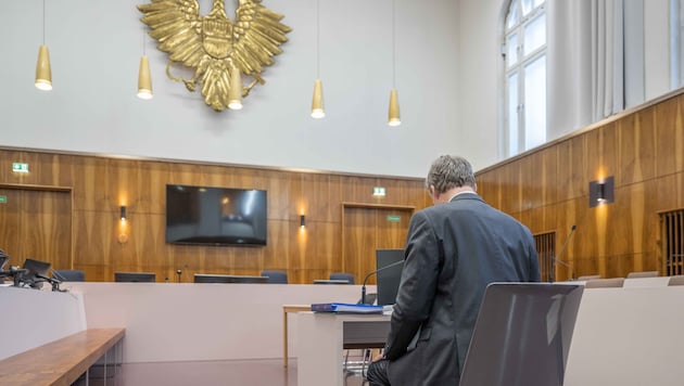 Der Angeklagte beim Prozessauftakt im September.