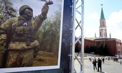 Die russische Bevölkerung wird an allen Ecken auf Krieg getrimmt. Auf dem Bild: Eine Ausstellung ...