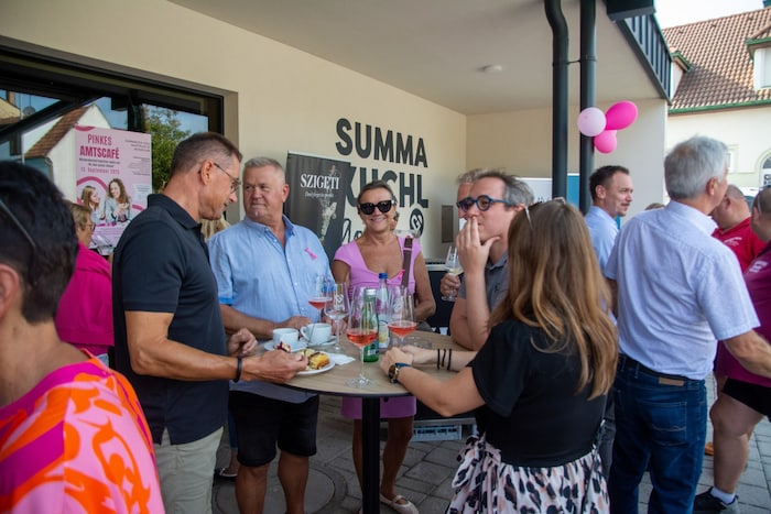 Kuchen essen, Kaffee, Sekt und Spritzer trinken für den guten Zweck: Das gab‘s in der Summakuchl ...