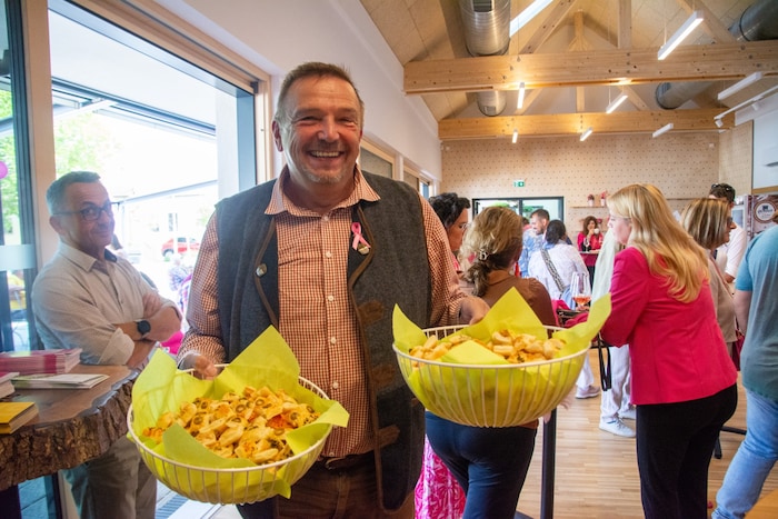 Franz Werdenich, ÖVP-Bürgermeister von Potzneusiedl sorgte für Pikantes zum Sekt und Wein.