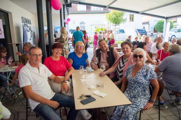 Gattendorf, Neudorf, Potzneusiedl an einem Tisch: Den Herrschaften schmeckte es! Und auch die ...
