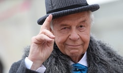 Harald Serafin prägte über Jahrzehnte die Bühnen und die Society. Nun starb er mit 93 Jahren.