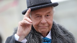 Harald Serafin prägte über Jahrzehnte die Bühnen und die Society. Nun starb er mit 93 Jahren.