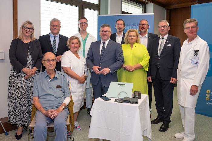 Geschäftsführerin Thermenregion Silvia Bodi, Landesrat Martin Antauer, Dipl. Gesundheits- und ...