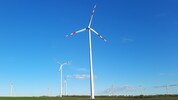 Windräder spalten die Meinungen: Konkret stört die Gegner an den Windrädern der Infraschall, das ...