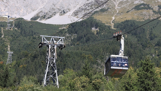 Immer wieder muss die Bergbahn auf die Nordkette wegen vergesslicher Wanderer in Notbetrieb ...