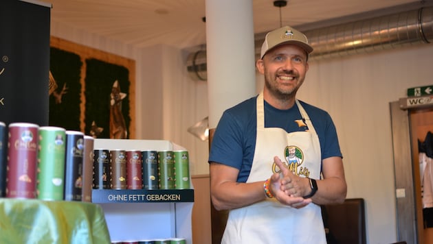 Erich Handl freut sich,dass seine Crafties nun endlich am Markt sind