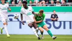 Raux-Yao von Rapid hat Psalm 91 aus der Bibel und seine Familie auf den Schonern.