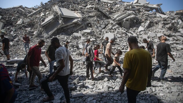 Laut dem palästinensischen Gesundheitsministerium sind seit Oktober 2023 mehr als 64.900 ...