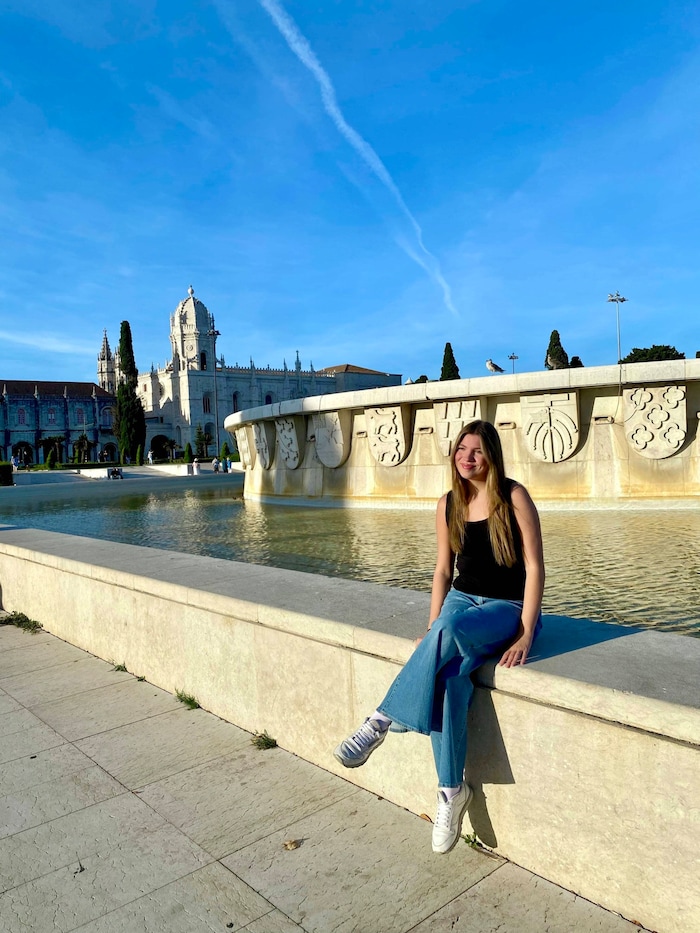 Nach einem Jahr zieht die Prinzessin nach Paris und danach nach Berlin.