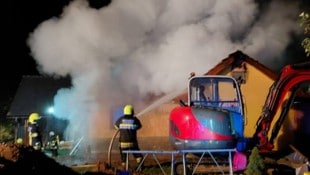 Ein sich im Umbau befindliches Wohnhaus ging in Flammen auf. 
