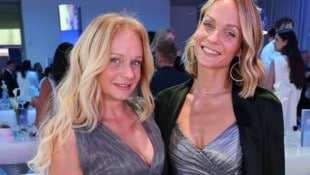 Weichselbraun mit Schwester Melanie