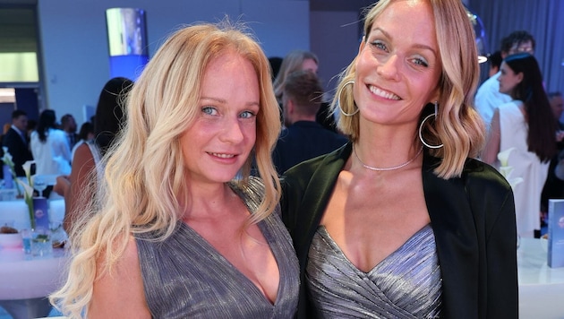 Weichselbraun mit Schwester Melanie