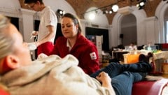 Das Rote Kreuz wirbt derzeit besonders intensiv um Blutspender. 