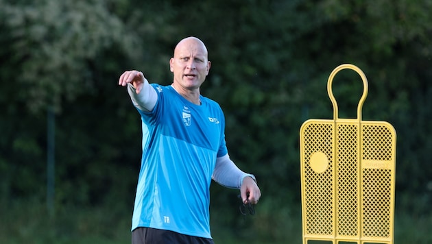 Leitete am Montag erstmals in Oedt das Training: Carsten Jancker.