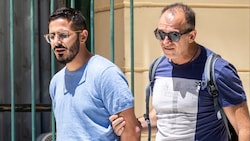 Shimon Yehuda HayutLeviev bei einer Festnahme im Juli 2019 in griechischen Hauptstadt Athen