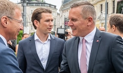 Ein Bild aus vergangenen Tagen: 2018 war der Steirer Mario Kunasek (re.) als ...